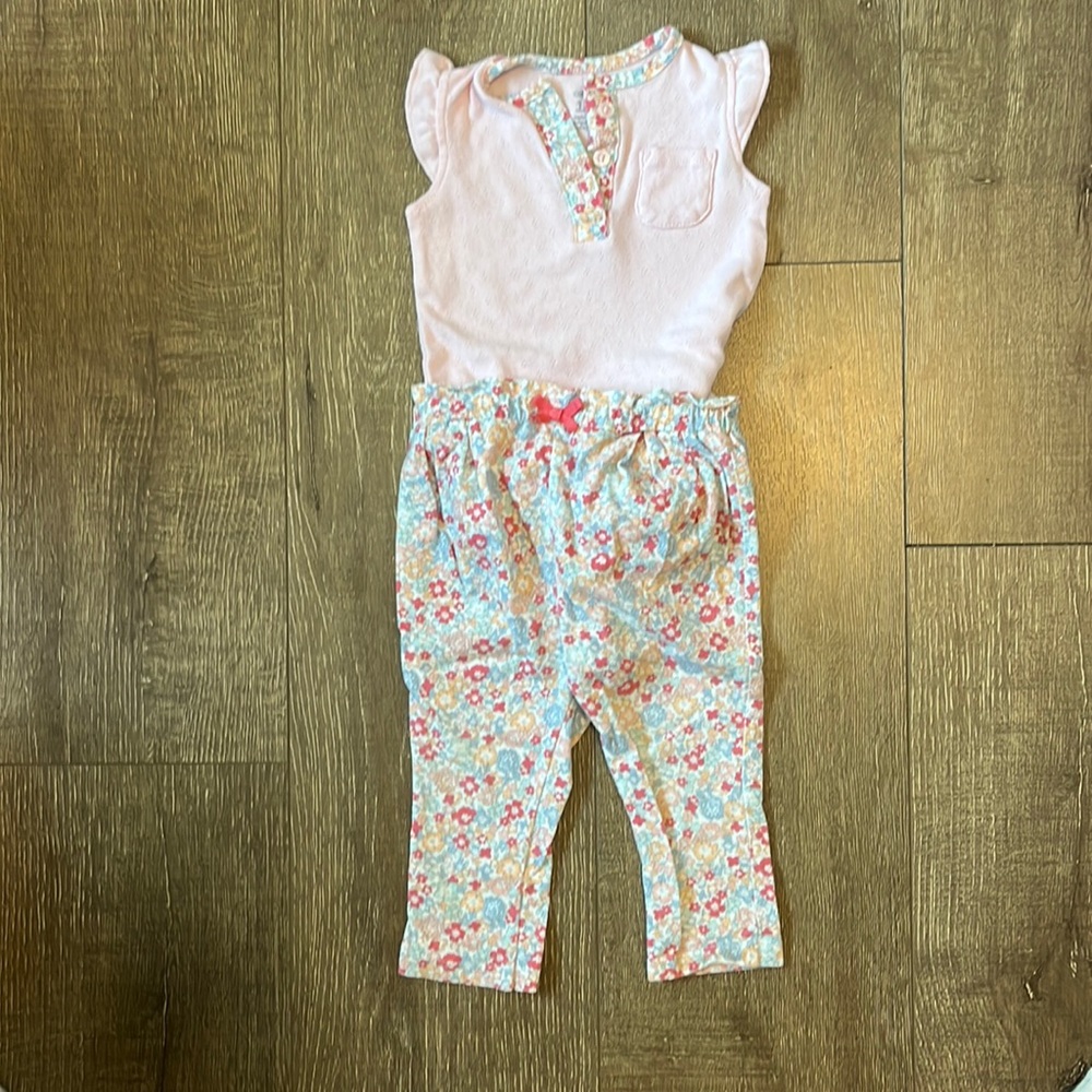 Adorable Carters Set - ruffle top and floral leggings